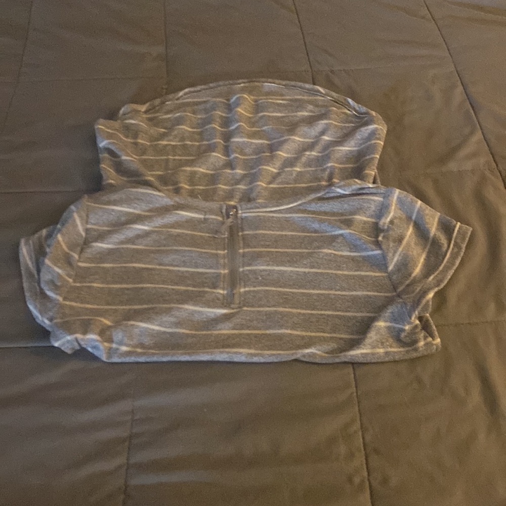 Women’s short sleeve shirt size large - Picture 6 of 6